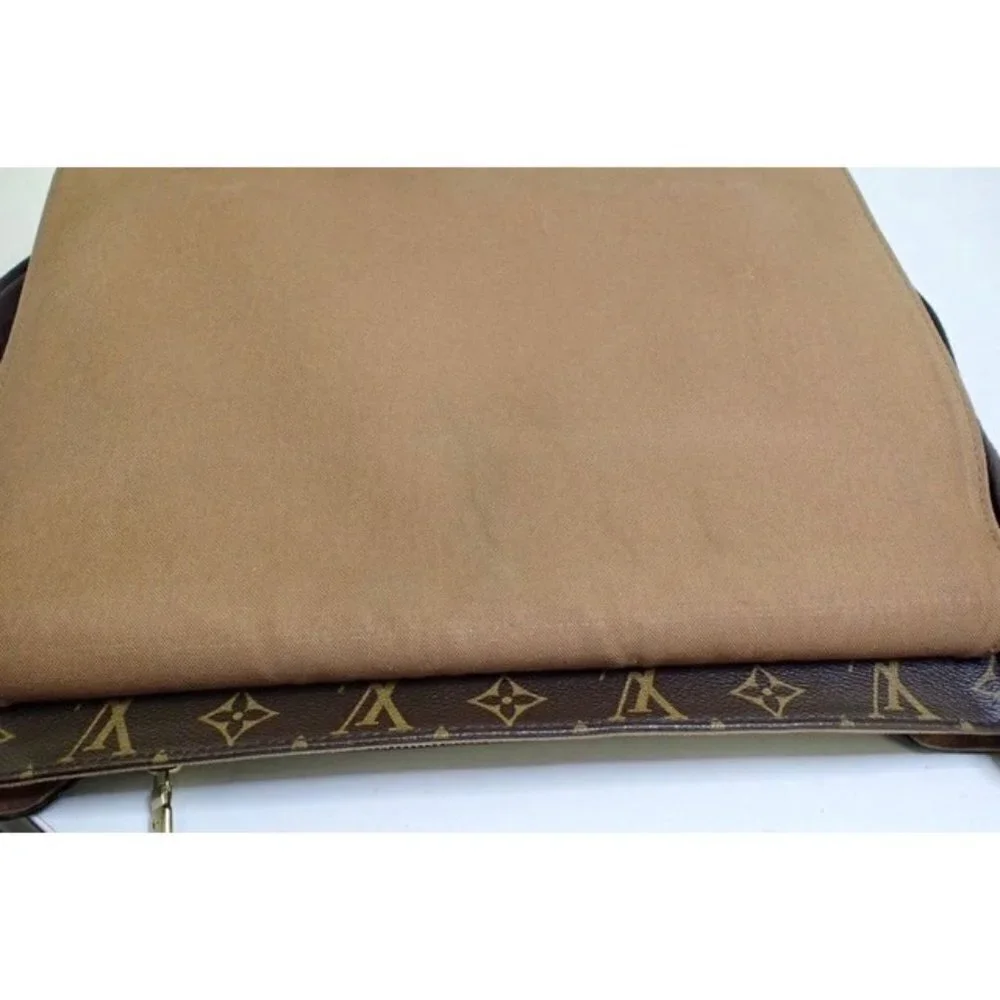 Louis Vuitton messenger body
